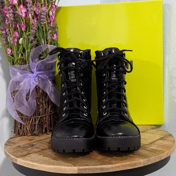 🥾 SOLD 🥾NIB Gianni Bini 'Besteen' black combat boots - Picture 3 of 8